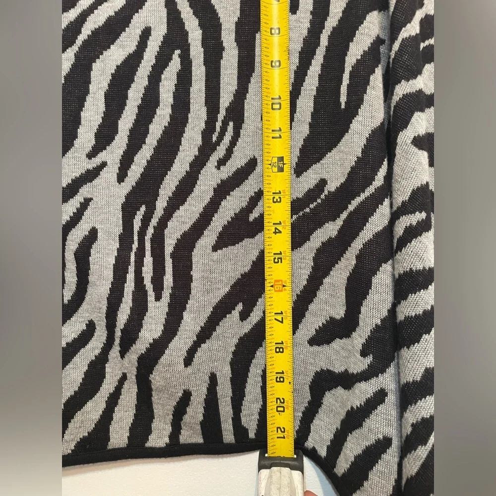 NY Collection Black and Gray Zebra Pattern Poncho - Picture 5 of 6